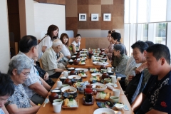 家族旅行の様子・昼食　（知多半島に日帰りで行きました）