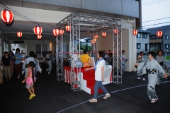 毎年恒例の夏祭りの様子